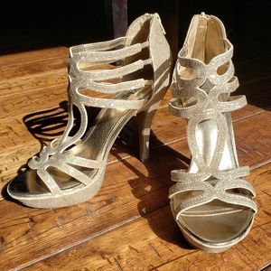 Sexy rose gold strappy heels!